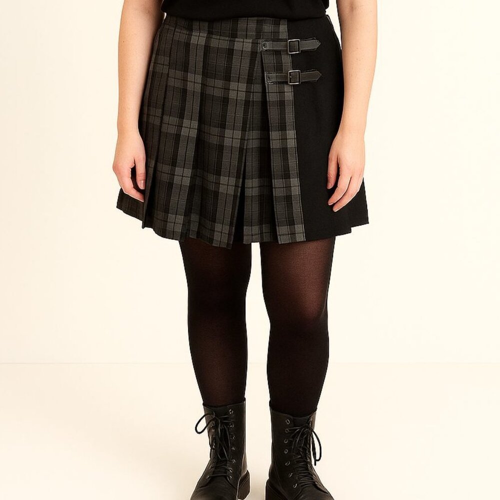 NWOT Hot Topic sz XL plaid / buckled pleated skirt